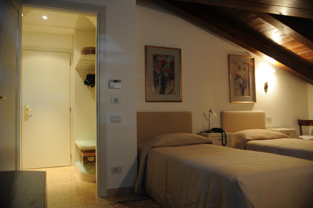 Al Melograno - Room & Breakfast โบโลญญา ภายนอก รูปภาพ