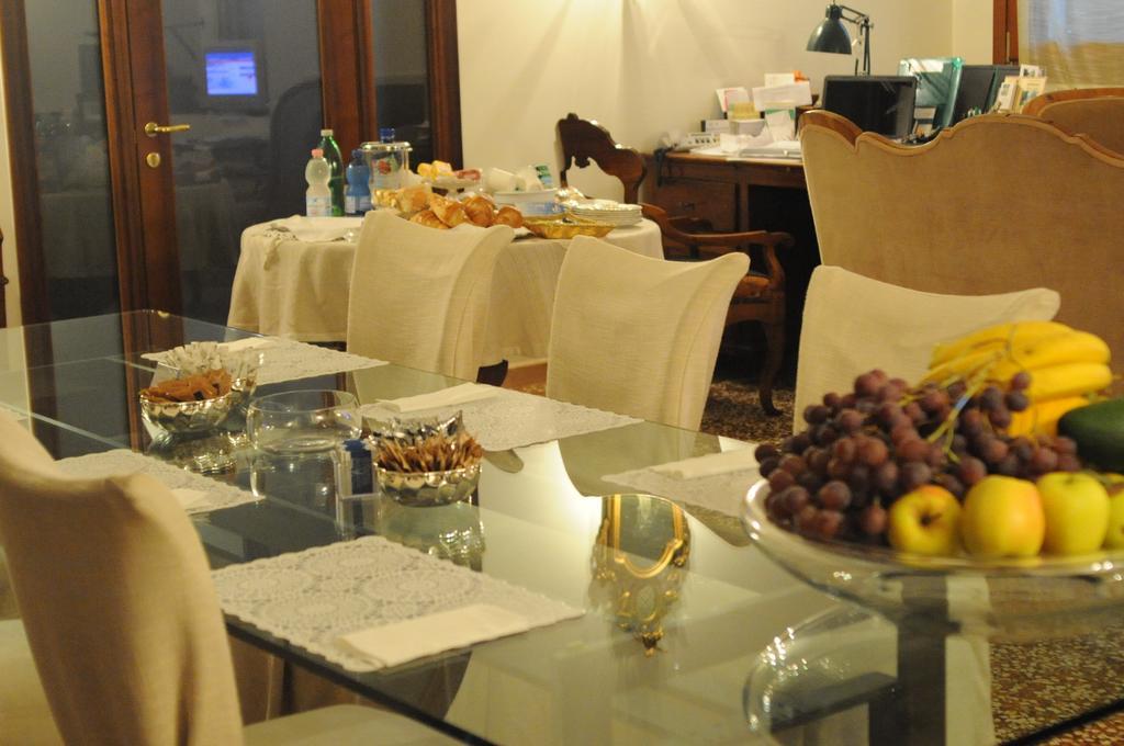 Al Melograno - Room & Breakfast โบโลญญา ภายนอก รูปภาพ