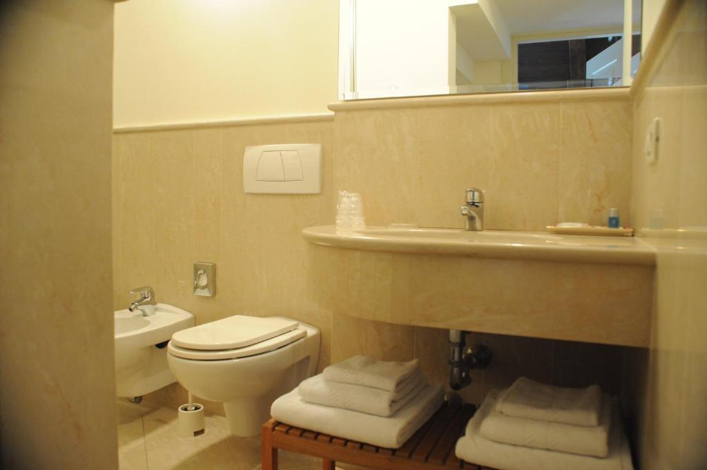 Al Melograno - Room & Breakfast โบโลญญา ภายนอก รูปภาพ